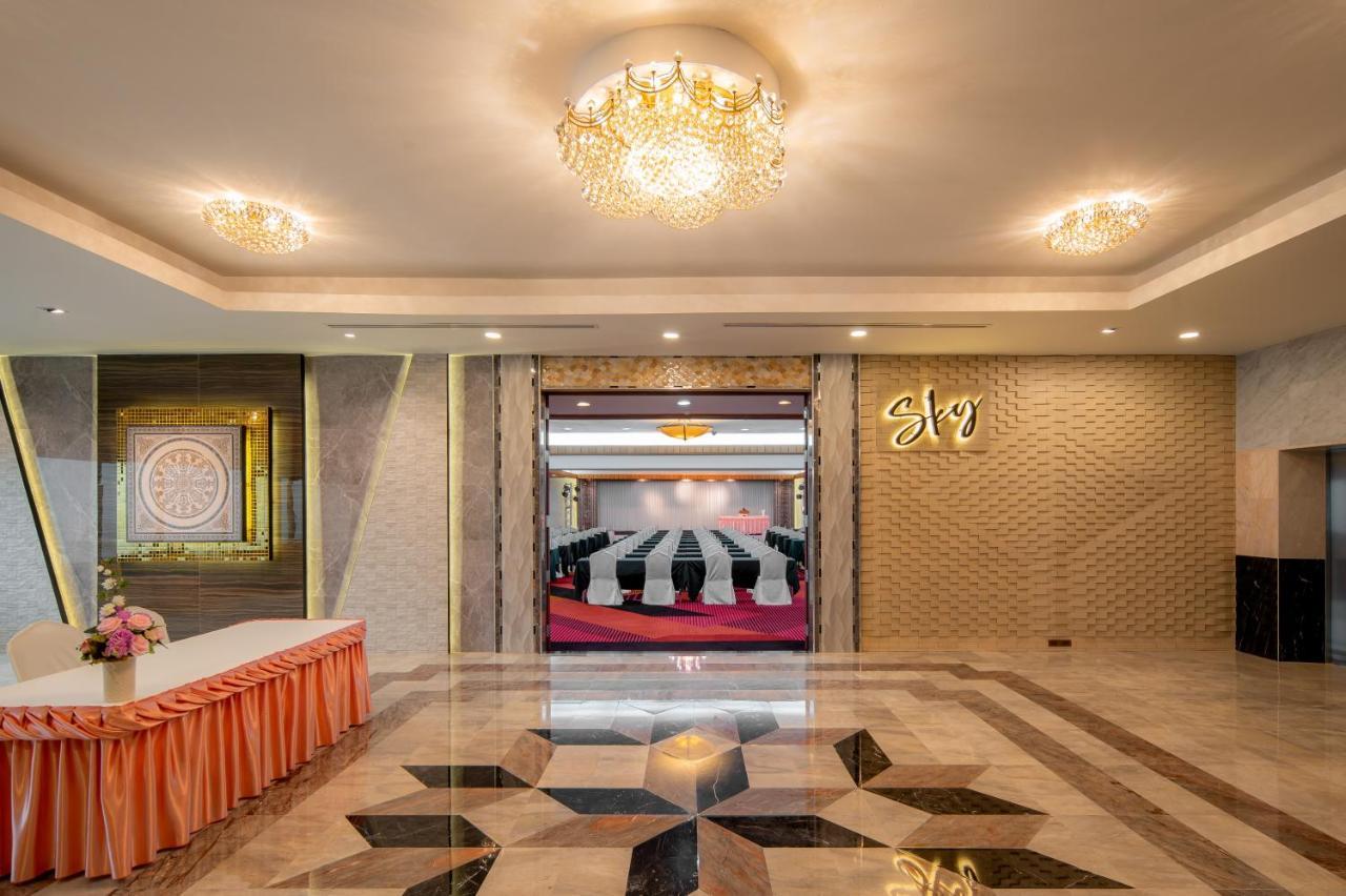Alexander Hotel Bangkok Bagian luar foto