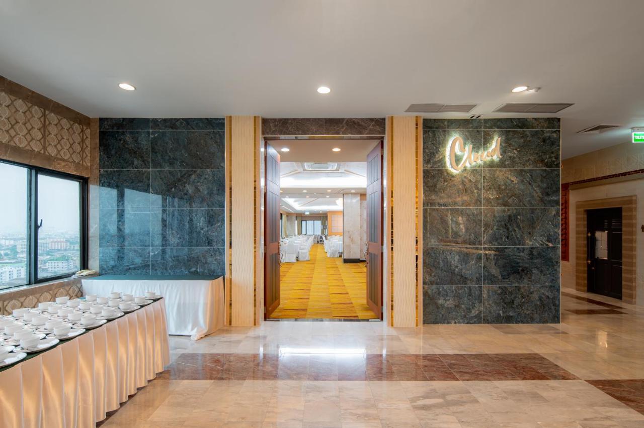 Alexander Hotel Bangkok Bagian luar foto