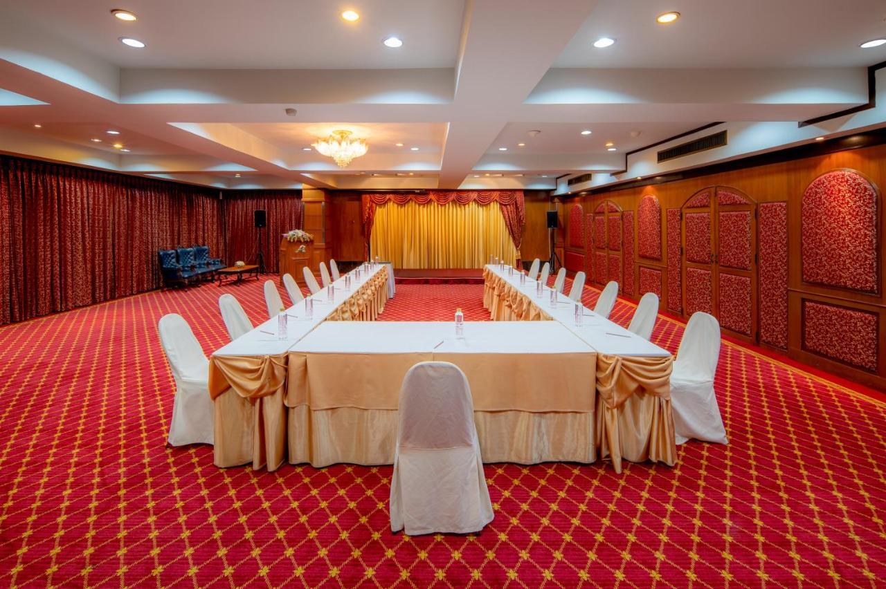 Alexander Hotel Bangkok Bagian luar foto