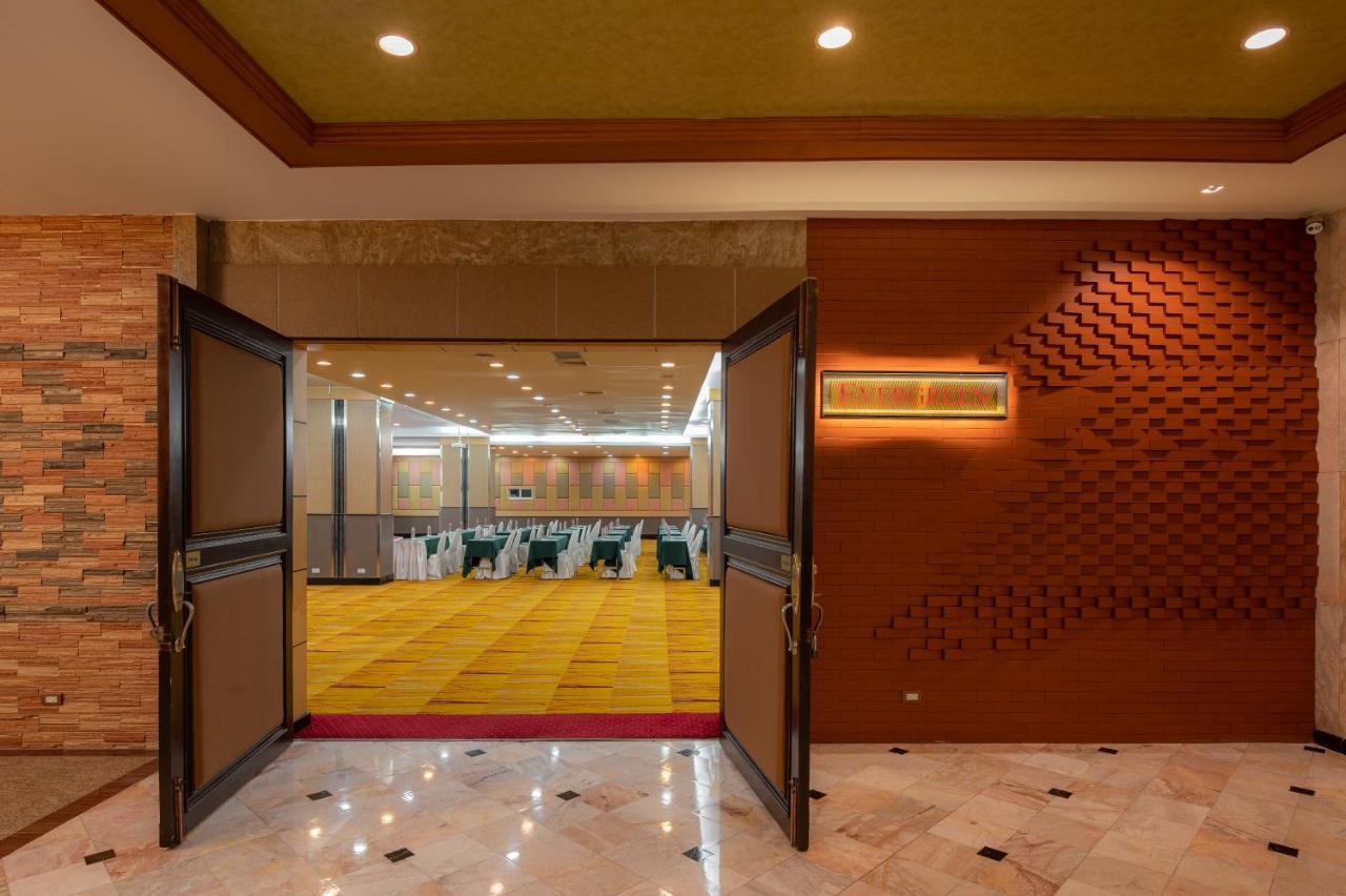Alexander Hotel Bangkok Bagian luar foto
