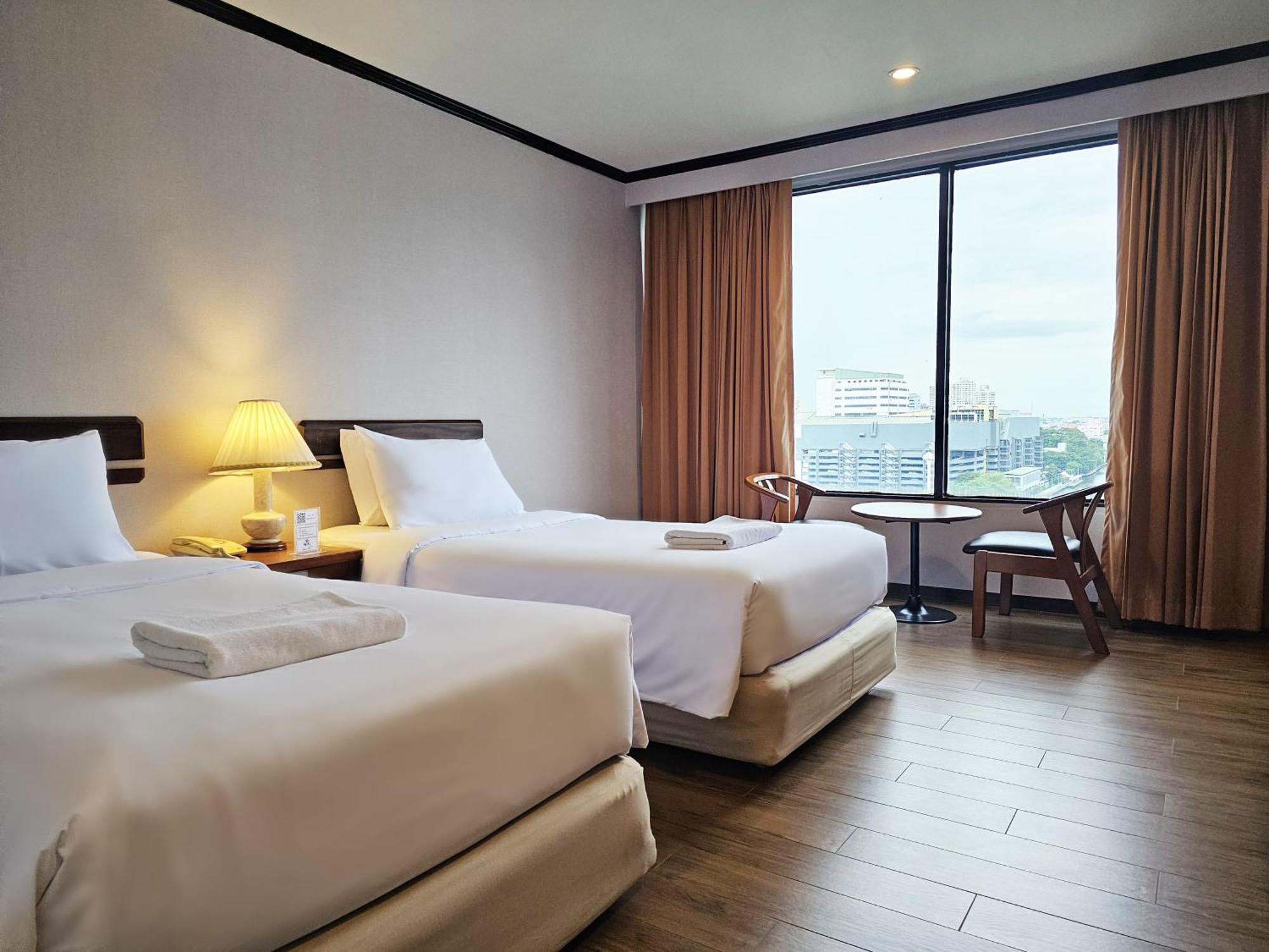 Alexander Hotel Bangkok Bagian luar foto