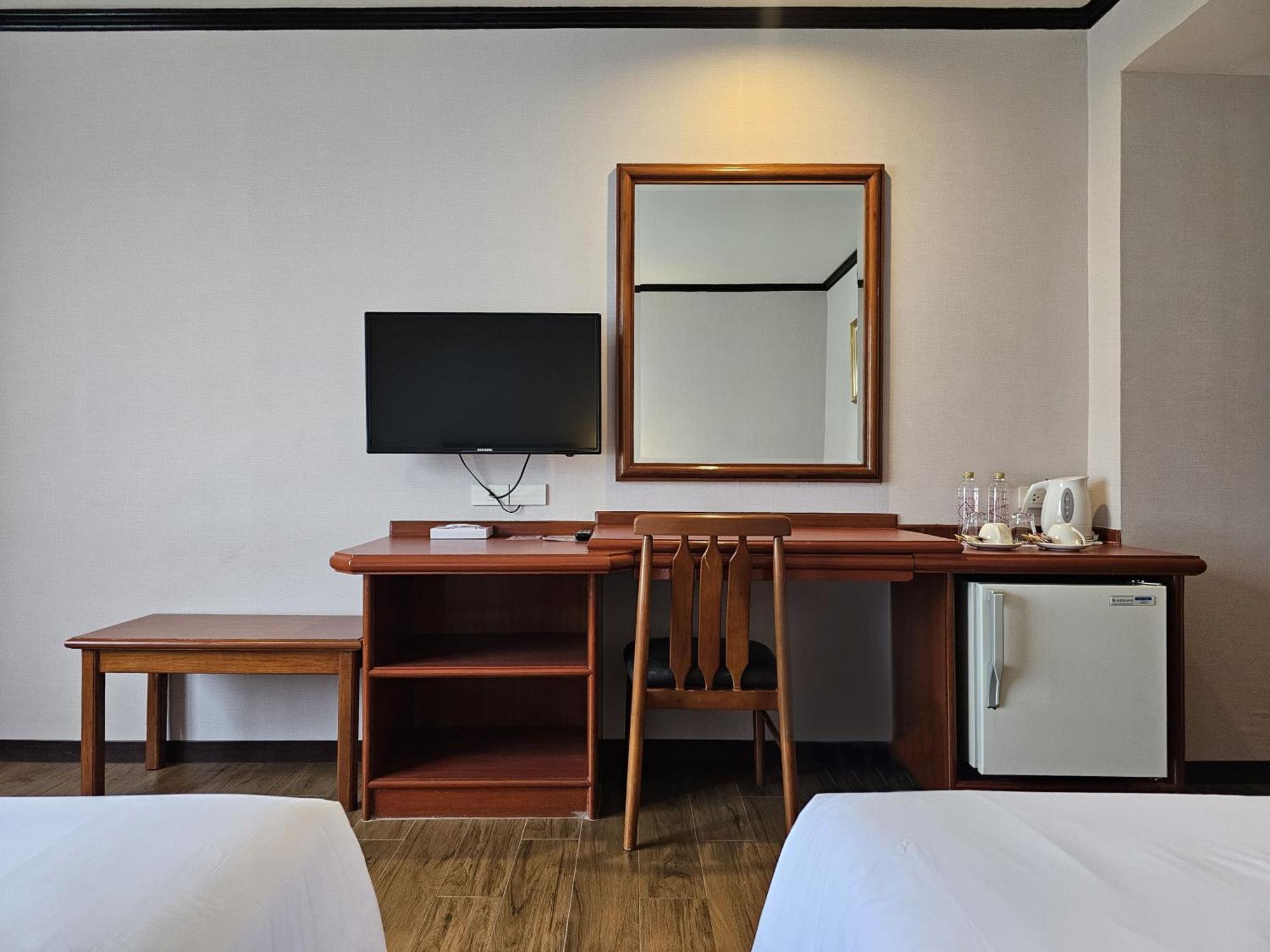Alexander Hotel Bangkok Bagian luar foto
